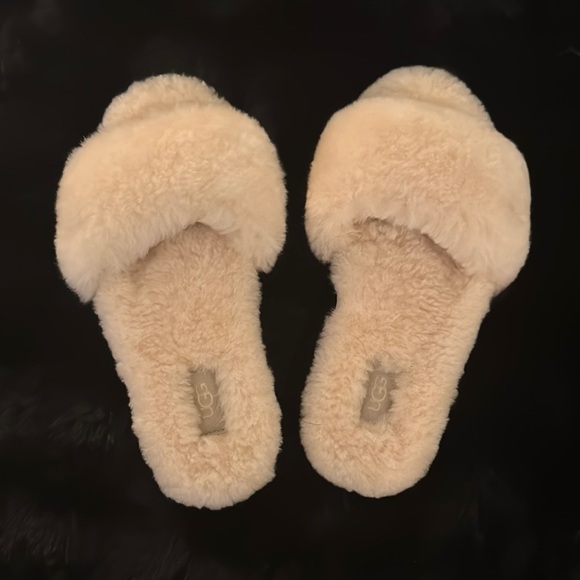 UGG Cream Open Toe Slippers with Plush Material - Picture 1 of 2